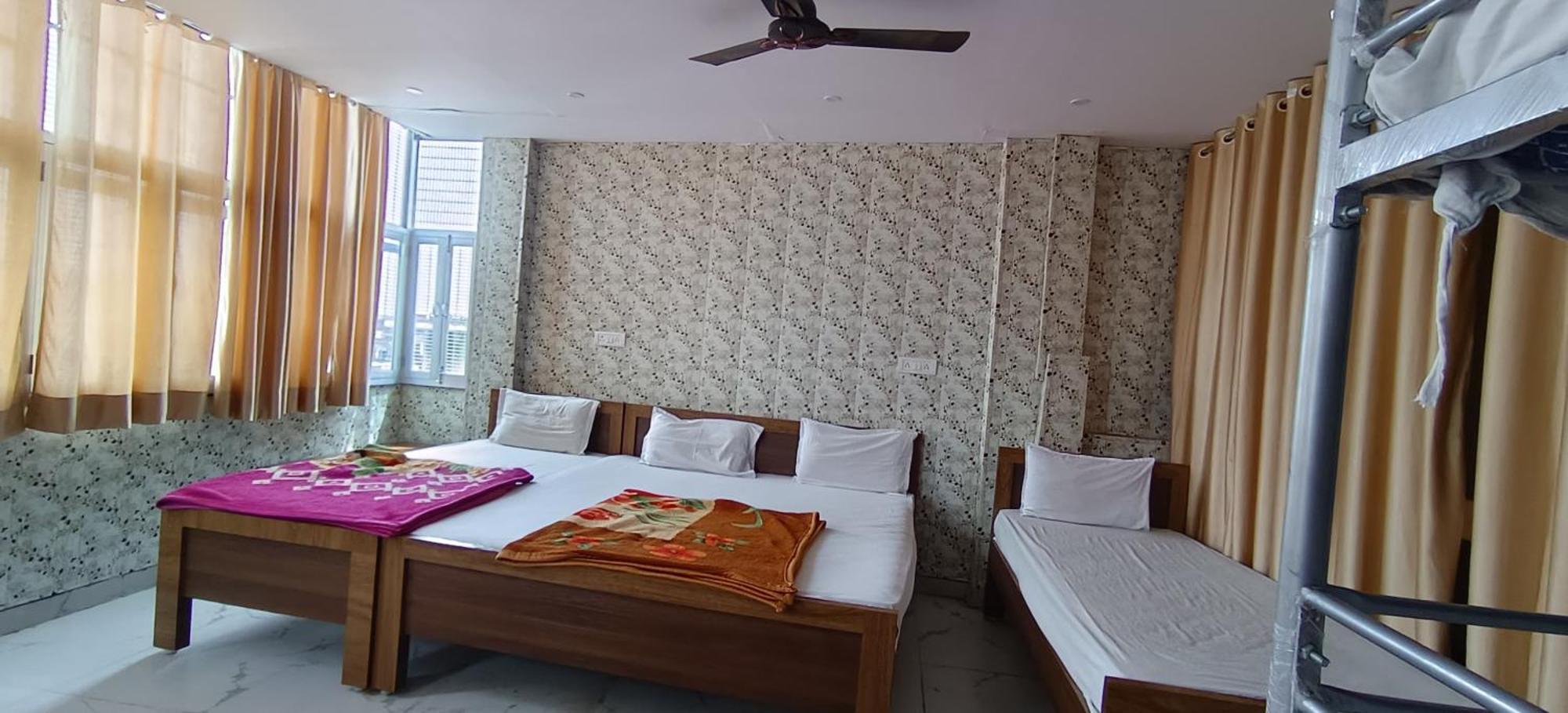 Omkaram Ashramam Gust House *