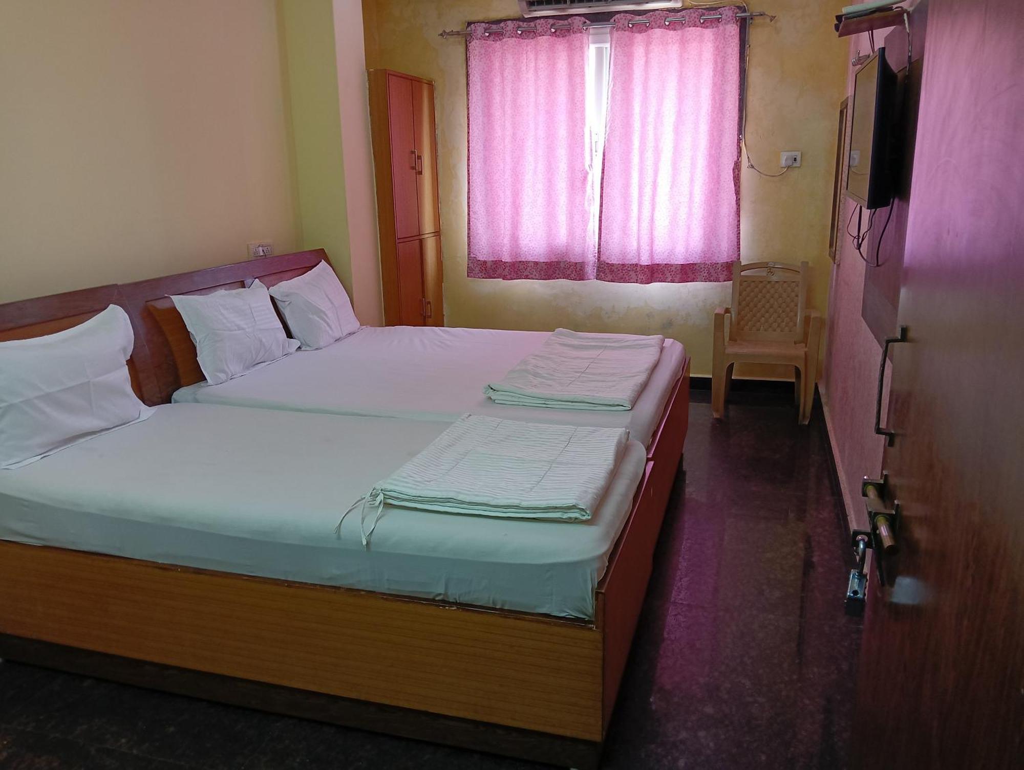 Guest house Omkaram Ashramam Gust House Varanasi