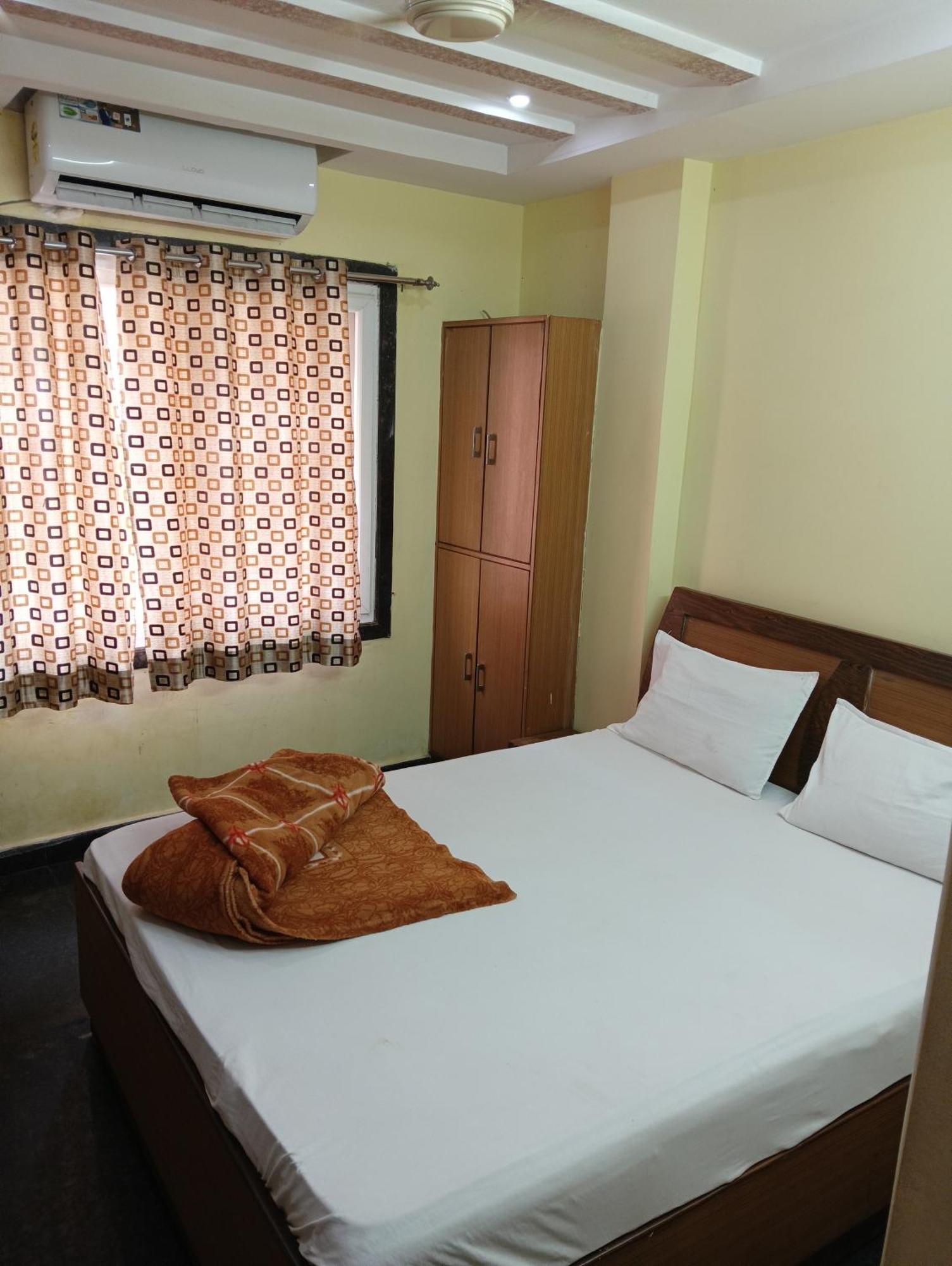 Guest house Omkaram Ashramam Gust House Varanasi