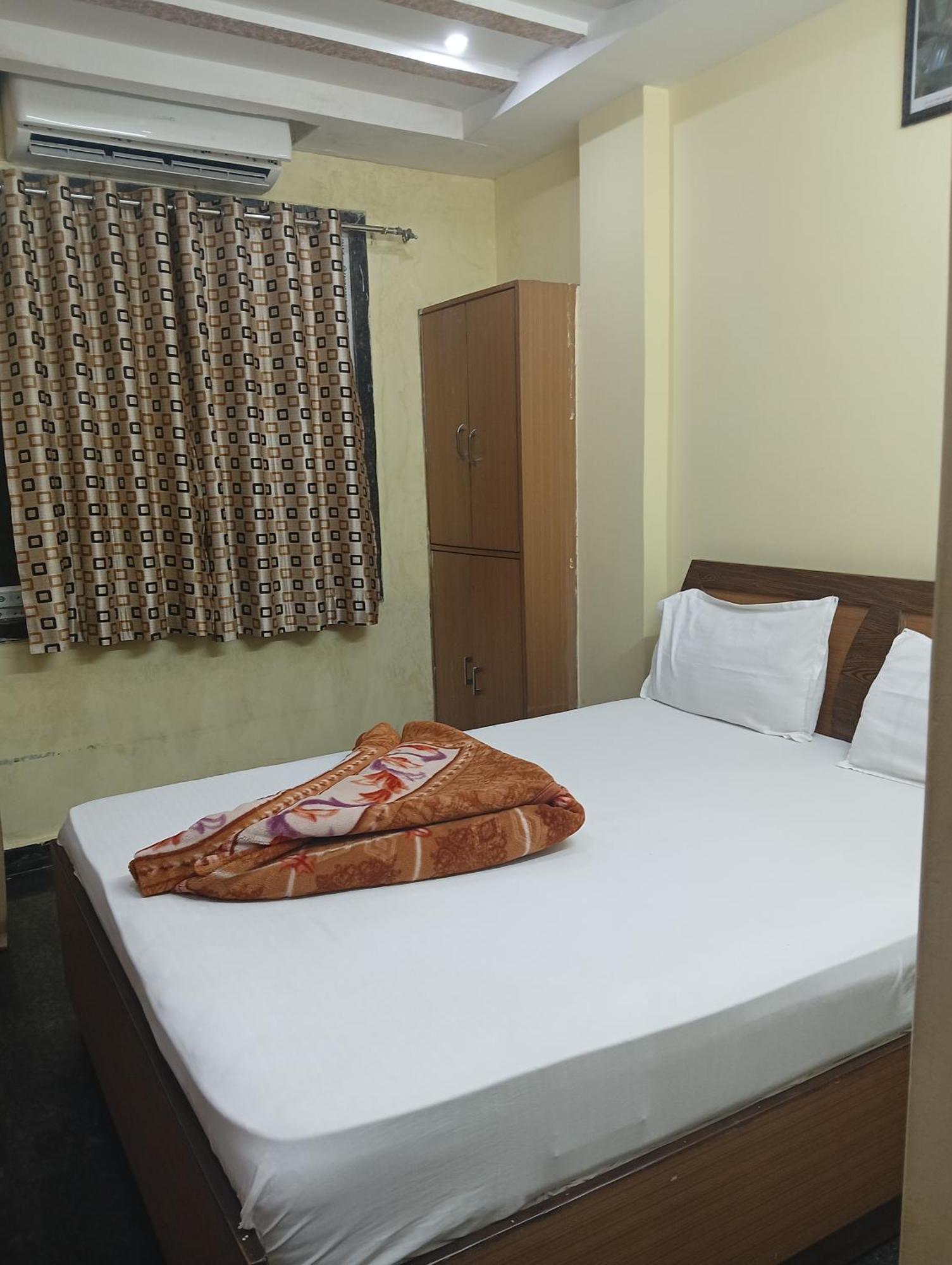 Omkaram Ashramam Gust House