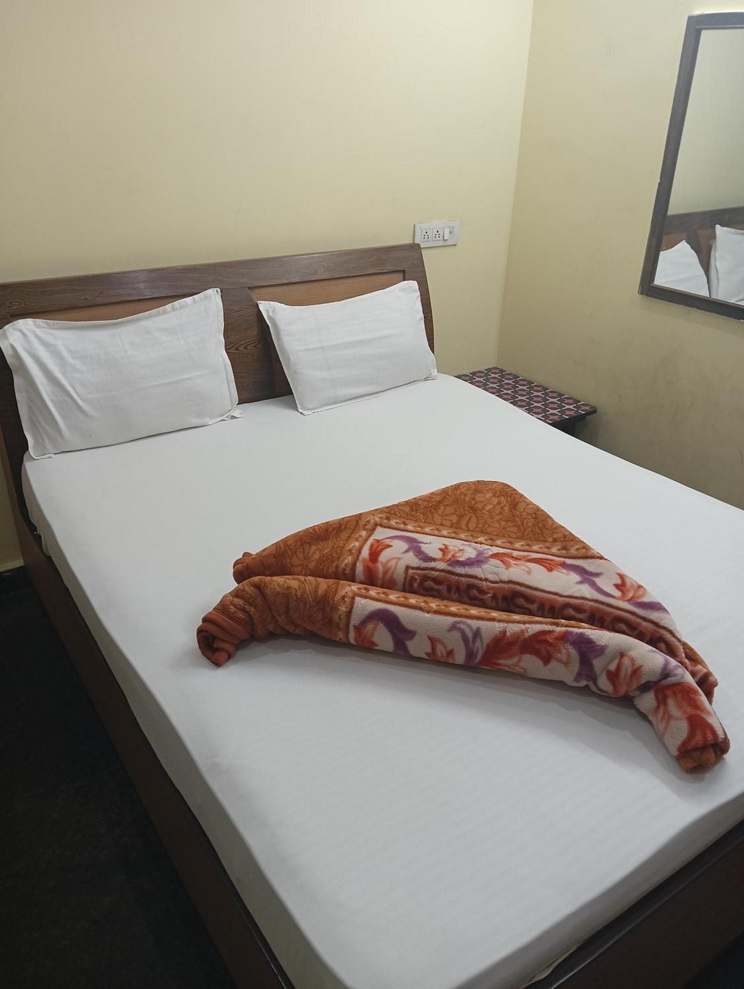 Guest house Omkaram Ashramam Gust House Varanasi